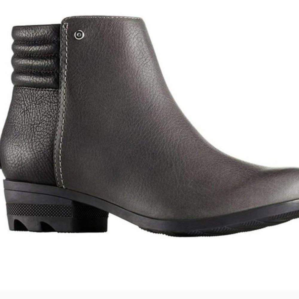 SOREL Danica Short Boots, Black Leather Side Zip Boots, Size 6.5